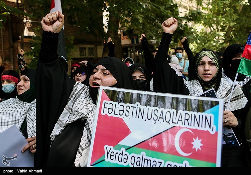 تجمع طلاب جمهوری آذربایجان در مقابل سفارت فلسطین