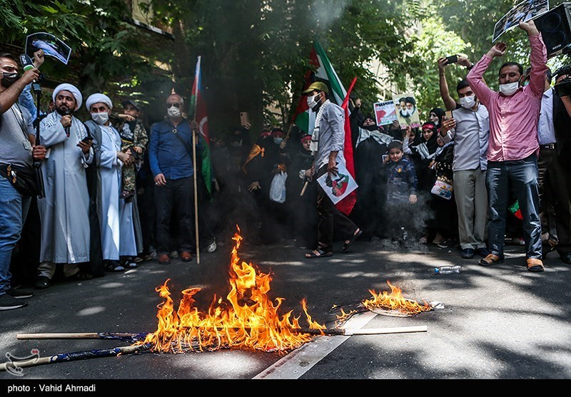 تجمع طلاب جمهوری آذربایجان در مقابل سفارت فلسطین