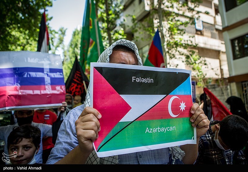 تجمع طلاب جمهوری آذربایجان در مقابل سفارت فلسطین