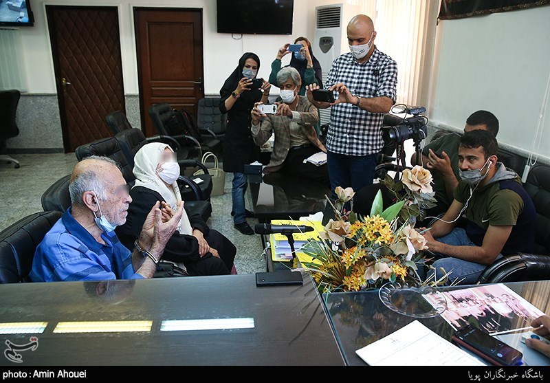 بازجویی از پدر و مادر بابک خرمدین