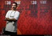 کریم امینی  بازیگر در هفتمین روز سی‌وهشتمین جشنواره جهانی فیلم فجر در پردیس سینمایی چارسو