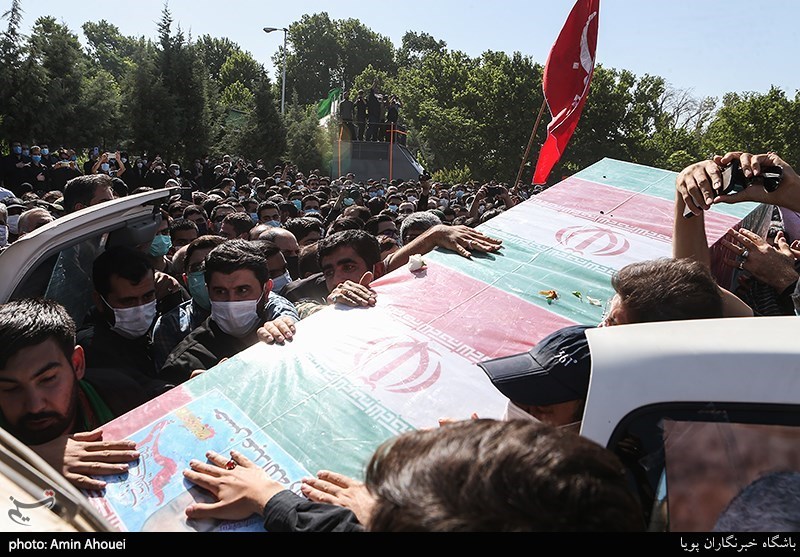 تشییع پیکر شهید مدافع حرم حسن عبدالله زاده