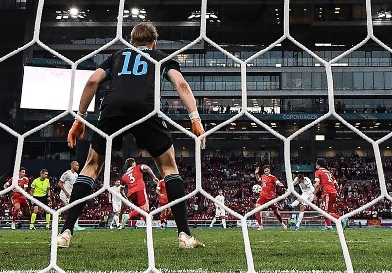 یورو 2020 , تیم ملی فوتبال دانمارک , تیم ملی فوتبال روسیه , 