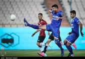 تیم فوتبال استقلال تهران در دیدار با تیم فوتبال پدیده مشهد