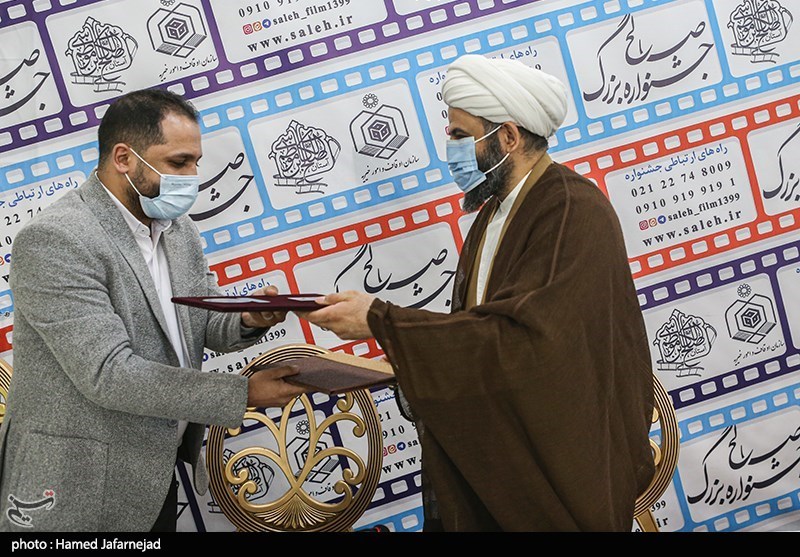 امضاء سند همکاری بین حجت الاسلام بی آزار تولیت آستان امامزاده صالح و جعفر ادیب نماینده شبکه بین‌المللی کربلا