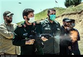 تست رگبار و نواخت تیر توسط سردار حسن حسن زاده فرمانده سپاه محمد رسول الله ‏تهران بزرگ با سلاح بهینه سازی و تجهیز شده کِلاشینکُف   AK-47 که توسط متخصصین تسلیحات ‏در یگان ویژه فاتحین برای ماموریت های خاص و عملیات ویژه طراحی ‏شده است.‏