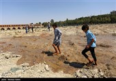 جاری شدن زاینده رود در شهراصفهان
