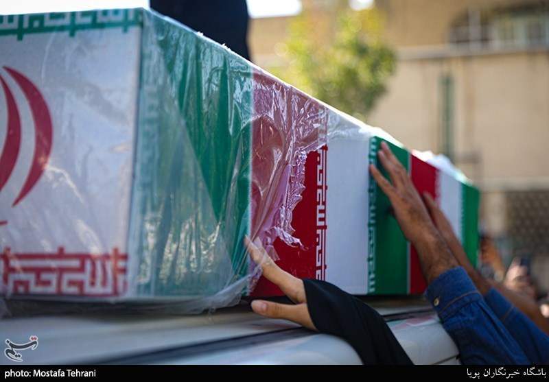 وداع با پیکر شهید مدافع حرم مرتضی کریمی