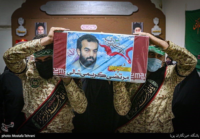 وداع با پیکر شهید مدافع حرم مرتضی کریمی