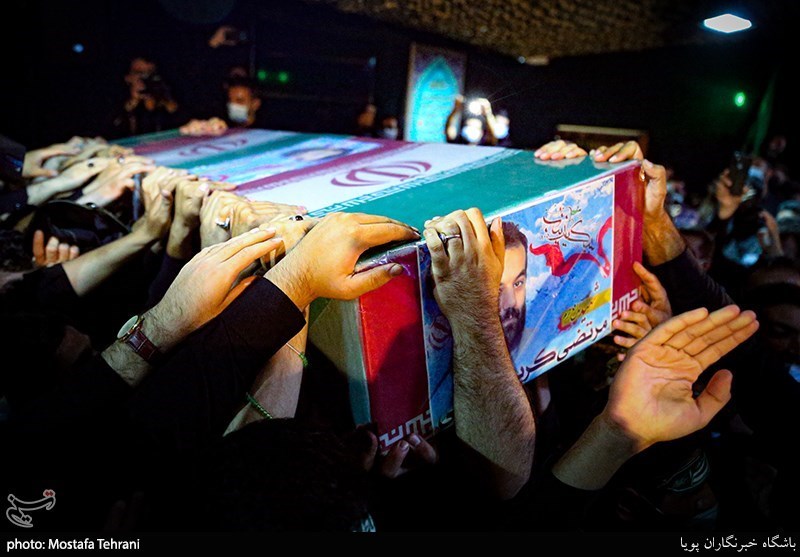 وداع با پیکر شهید مدافع حرم مرتضی کریمی