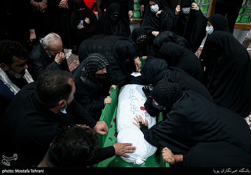 وداع با پیکر شهید مدافع حرم مرتضی کریمی