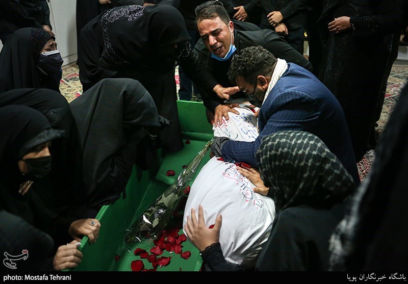 وداع با پیکر شهید مدافع حرم مرتضی کریمی