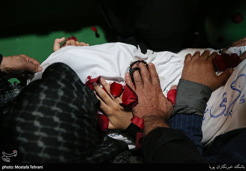 وداع با پیکر شهید مدافع حرم مرتضی کریمی