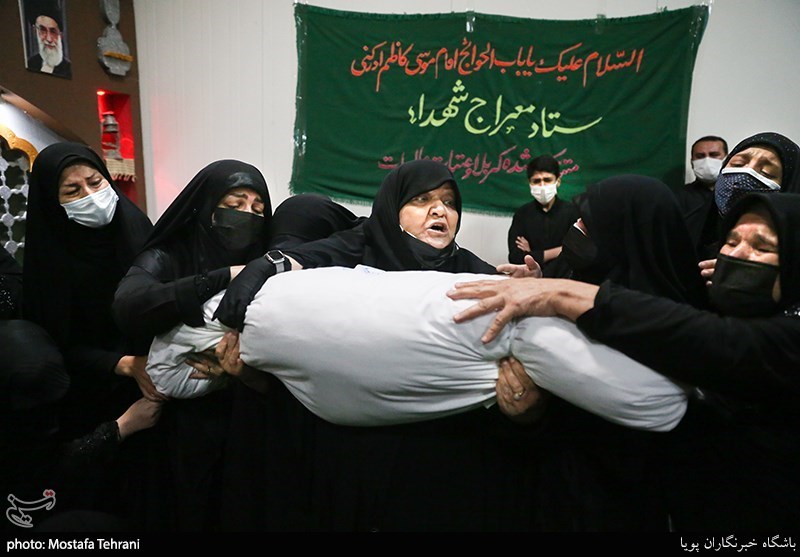 وداع با پیکر شهید مدافع حرم مرتضی کریمی