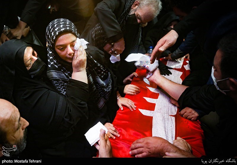 وداع با پیکر شهید مدافع حرم مرتضی کریمی