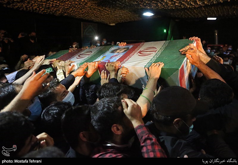 وداع با پیکر شهید مدافع حرم مرتضی کریمی