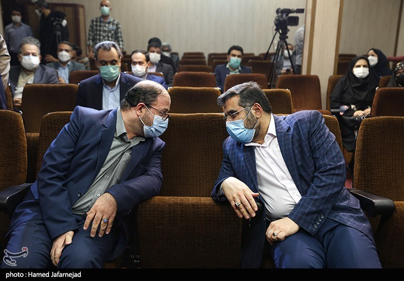 گفت و گوی محمد مهدی اسماعیلی وزیر فرهنگ و ارشاد اسلامی و سعید کرمی مدیرعامل انتشارات سروش در مراسم رونمایی از کتاب«پیاده‌روی اربعین؛ رسانه شیعه»