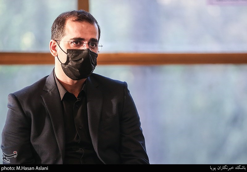 نشست صمیمی شاعران با حضور وزیر ارشاد