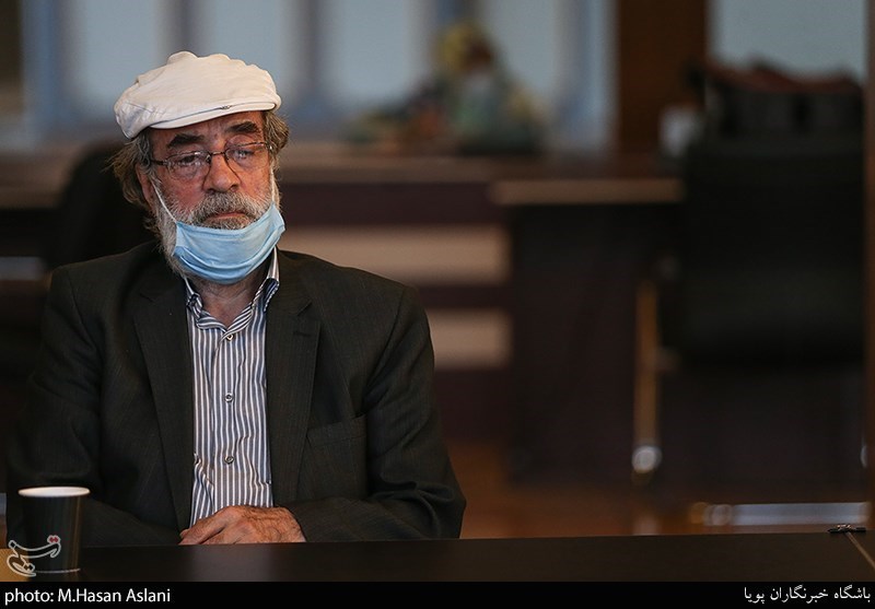 نشست صمیمی شاعران با حضور وزیر ارشاد