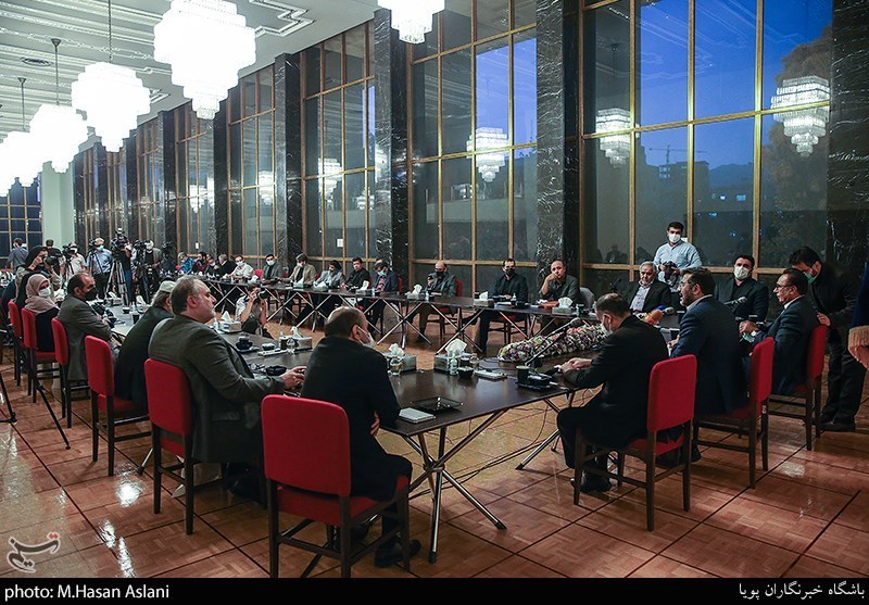 سخنرانی محمد مهدی اسماعیلی وزیر فرهنگ و ارشاد اسلامی در خلوت انس با حضور جمعی از شاعران کشور