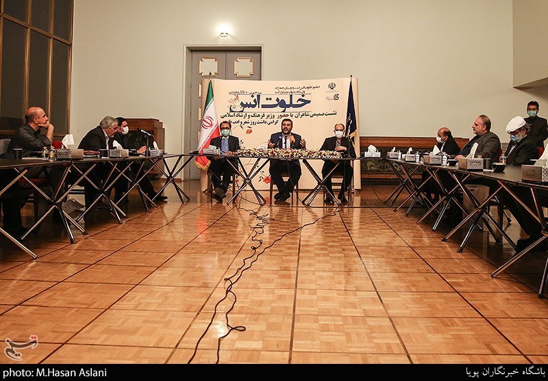 سخنرانی محمد مهدی اسماعیلی وزیر فرهنگ و ارشاد اسلامی در خلوت انس با حضور جمعی از شاعران کشور