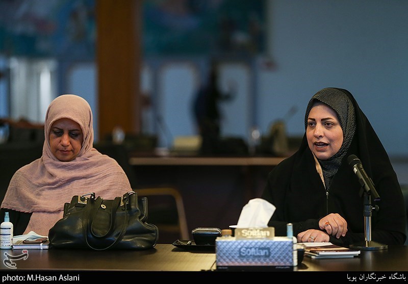 نشست صمیمی شاعران با حضور وزیر ارشاد