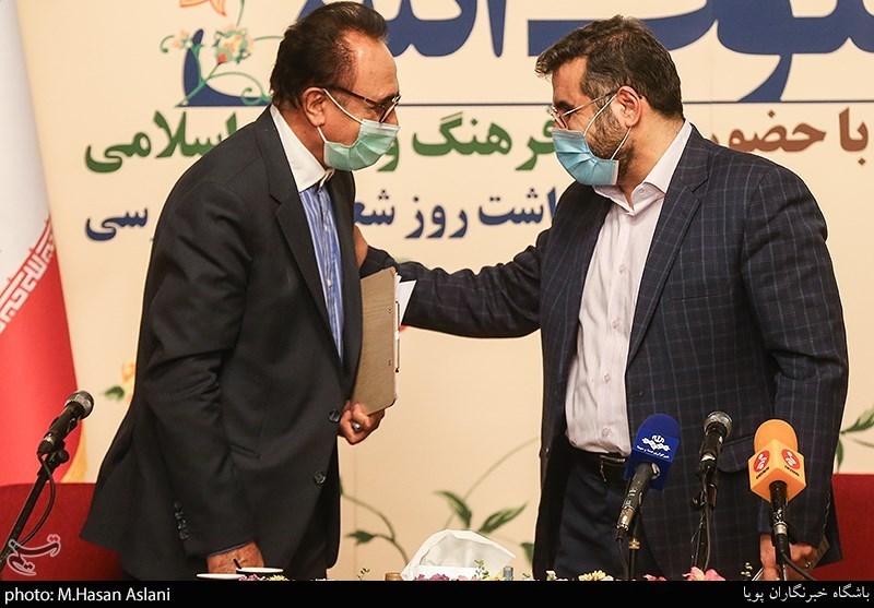 محمد مهدی اسماعیلی وزیر فرهنگ و ارشاد اسلامی در خلوت انس با حضور جمعی از شاعران کشور