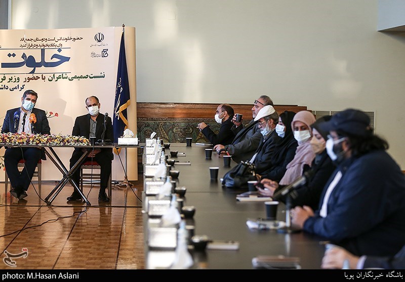 محمد مهدی اسماعیلی وزیر فرهنگ و ارشاد اسلامی در خلوت انس با حضور جمعی از شاعران کشور