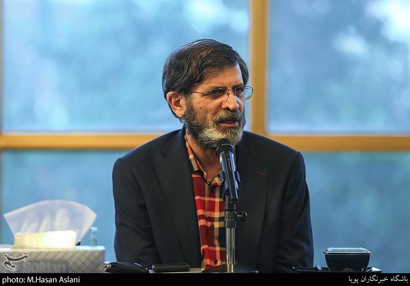 نشست صمیمی شاعران با حضور وزیر ارشاد