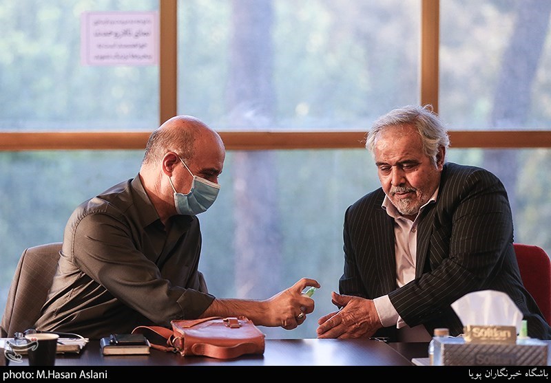 نشست صمیمی شاعران با حضور وزیر ارشاد