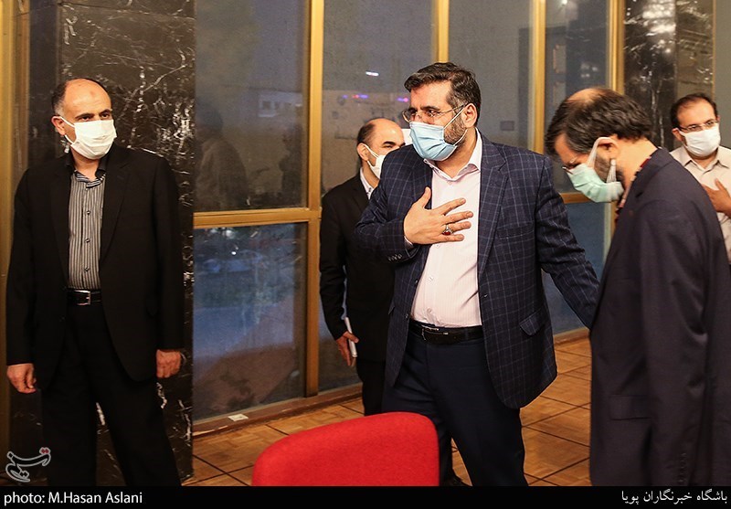 محمد مهدی اسماعیلی وزیر فرهنگ و ارشاد اسلامی در خلوت انس با حضور جمعی از شاعران کشور