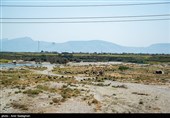 خشکی بستر رودخانه کر که منشاء اصلی تامین آب دریاچه بختگان و سد درودزن است به علت بارش های کم و کم آبی در منطقه کامفیروز.