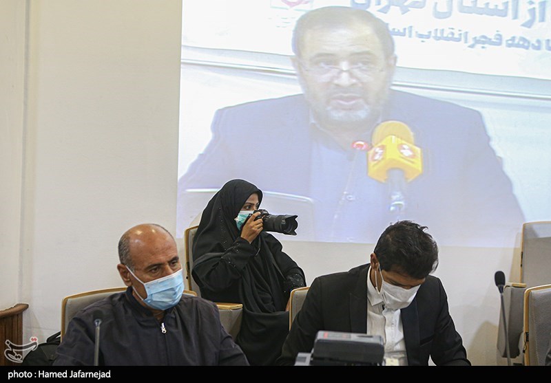 نشست خبری رونمایی از پوستر به یاد من باش در خصوص انتشار800 نمایشگاه کتاب دفاع مقدس در800 نقطه  استان تهران