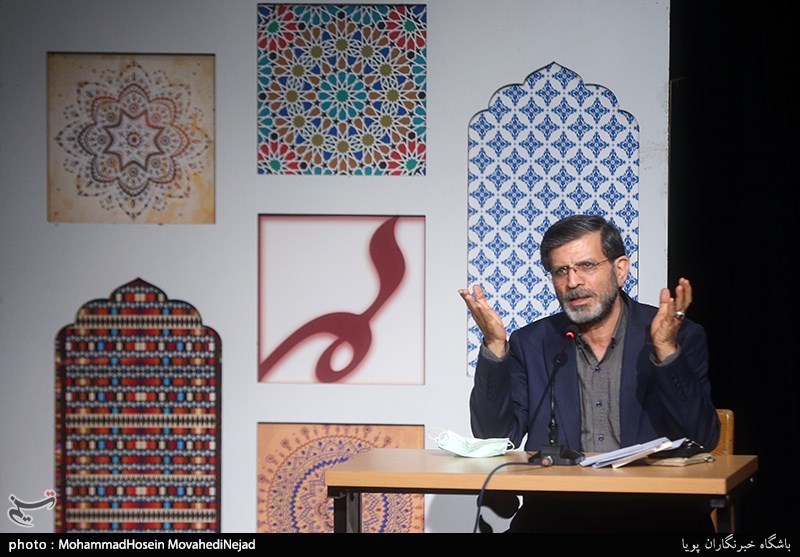 شعر خوانی ناصر فیض در شب شعر عاشقانه جشنواره موسم گل