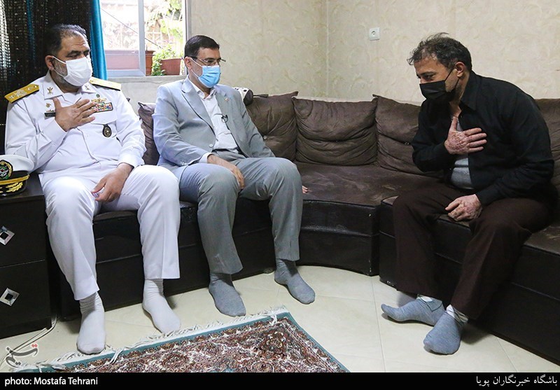 دیدار سید امیرحسین قاضی زاده هاشمی و امیر دریادار شهرام ایرانی  با جانبازمحمد تشویقی