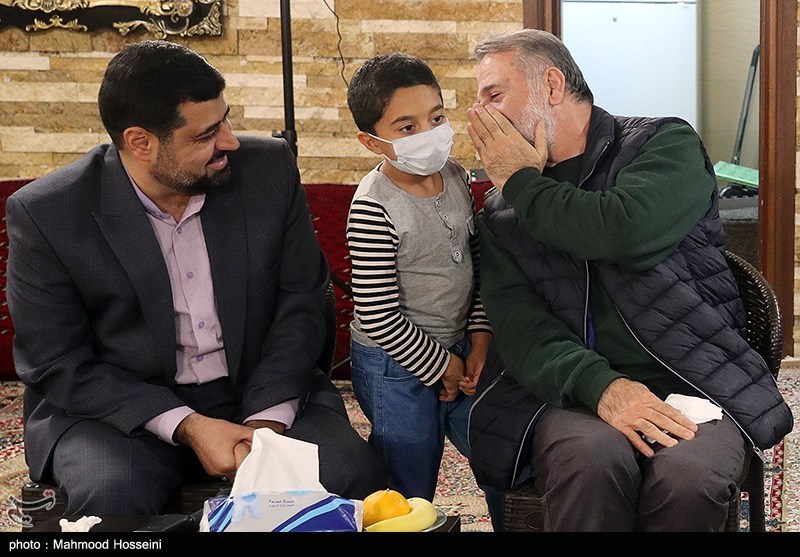 دیدار برخی از هنرمندان با خانواده شهید طهرانی مقدم