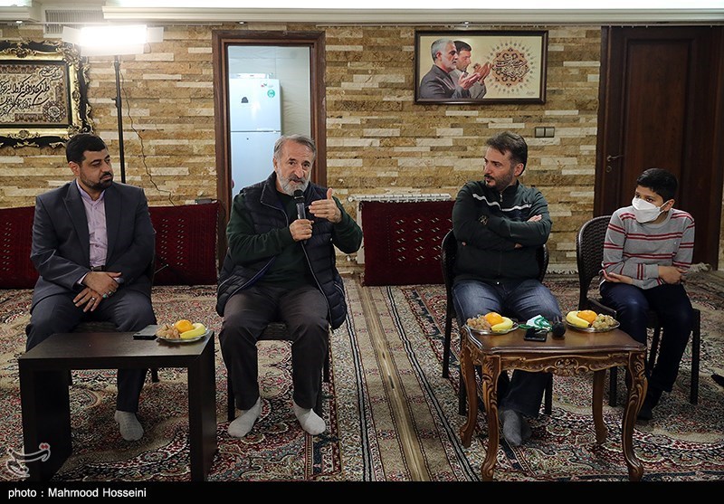 دیدار برخی از هنرمندان با خانواده شهید طهرانی مقدم