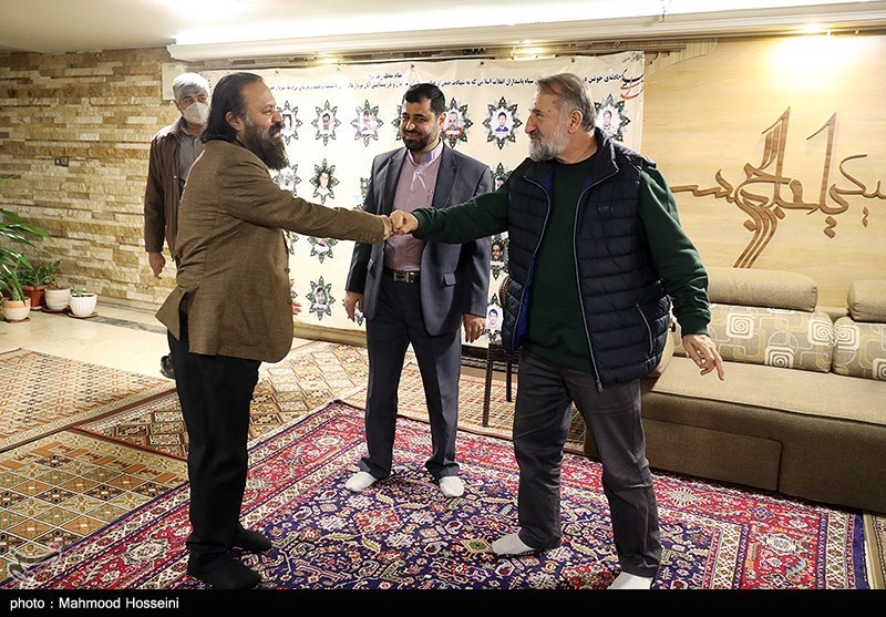 دیدار برخی از هنرمندان با خانواده شهید طهرانی مقدم