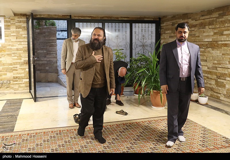 دیدار برخی از هنرمندان با خانواده شهید طهرانی مقدم