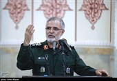 سردار پور جمشیدیان معاون هماهنگ کننده سپاه در پروژه ی محرومیت زدایی و کمک مومنانه قرارگاه مدینه نیروی زمینی سپاه پاسداران در بندرعباس