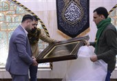 اهدای نقاشی "رأس‌الحسین" حسن روح الامین به حرم امام حسین(ع)