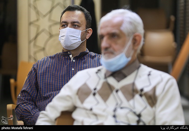 رونمایی از کتاب در درخشان