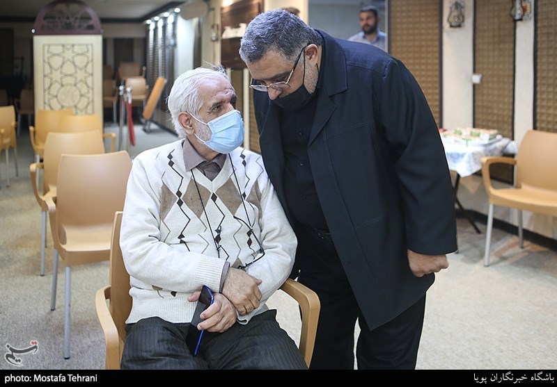 رونمایی از کتاب در درخشان