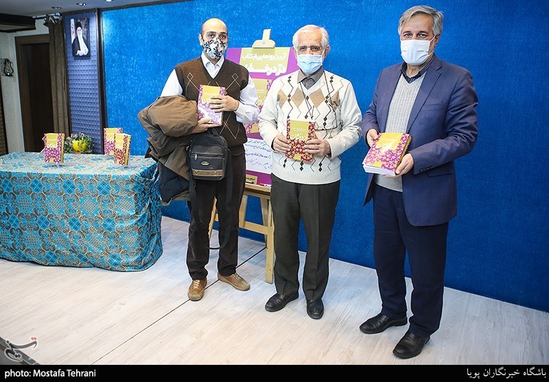 رونمایی از کتاب در درخشان
