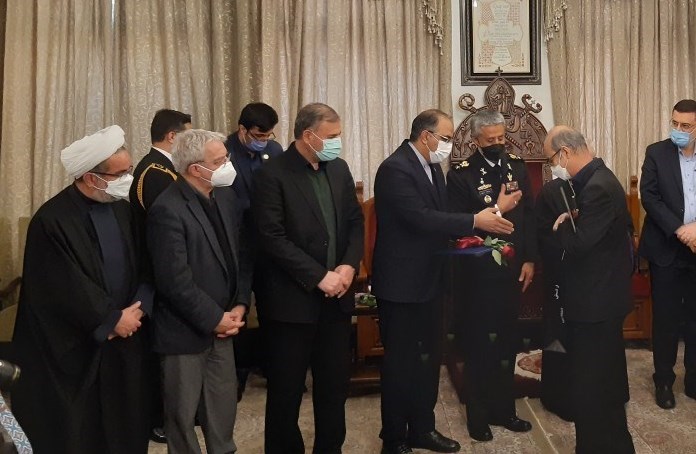 دفاع مقدس , شهدای دفاع مقدس , سال نو میلادی , کریسمس , حضرت عیسی (ع)| عیسی مسیح , اسقف اعظم , ارامنه , بنیاد شهید و امور ایثارگران , سید امیرحسین قاضی‌زاده هاشمی , 