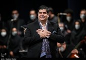 سالار عقیلی خواننده در اجرای سمفونی مقام حماسه