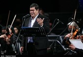 سالار عقیلی خواننده در اجرای سمفونی مقام حماسه