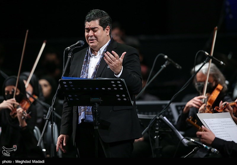 سالار عقیلی خواننده در اجرای سمفونی مقام حماسه