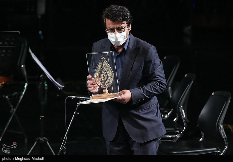 تقدیر از علیرضا افتخاری در حاشیه سمفونی مقام حماسه