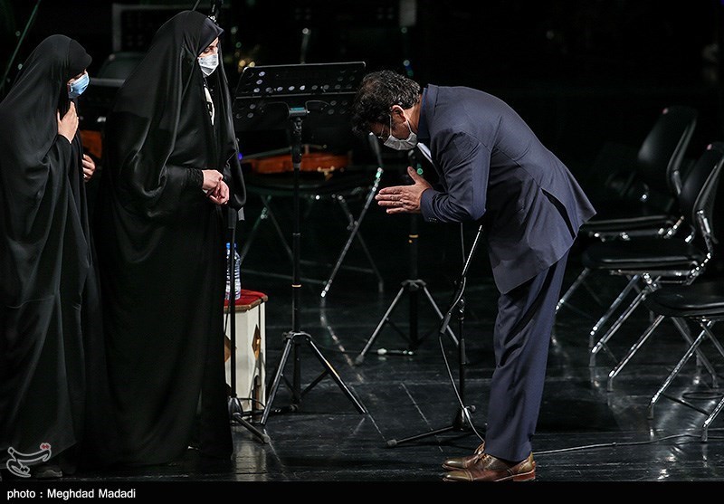 تقدیر از علیرضا افتخاری در حاشیه سمفونی مقام حماسه